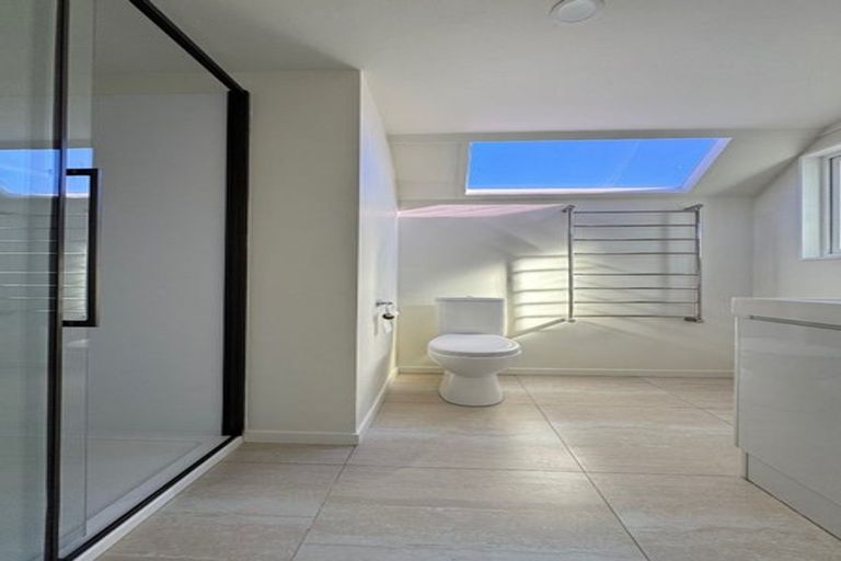 Photo of property in 1/80 Knights Road, Rothesay Bay, Auckland, 0630