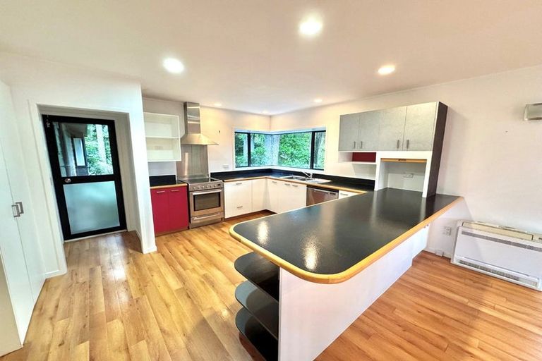 Photo of property in 22 Kingsclere Place, Goodwood Heights, Auckland, 2105