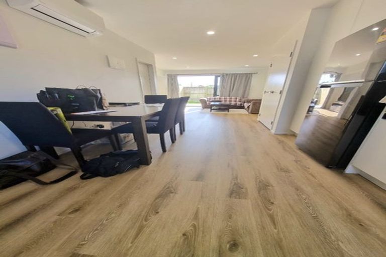 Photo of property in 3/25 Vodanovich Road, Te Atatu South, Auckland, 0610