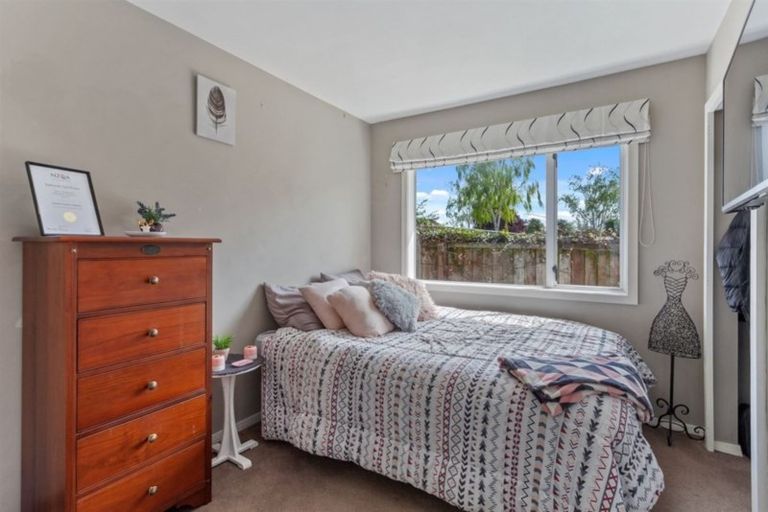 Photo of property in 62 Farquhars Road, Redwood, Christchurch, 8051