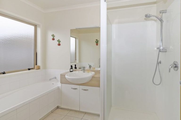 Photo of property in 81 Summerland Drive, Henderson, Auckland, 0612
