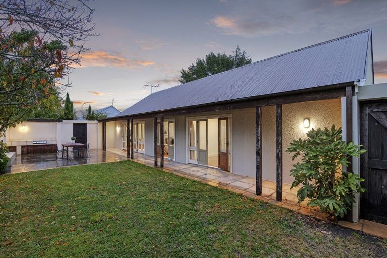 Photo of property in 2/11 Memorial Avenue, Ilam, Christchurch, 8053