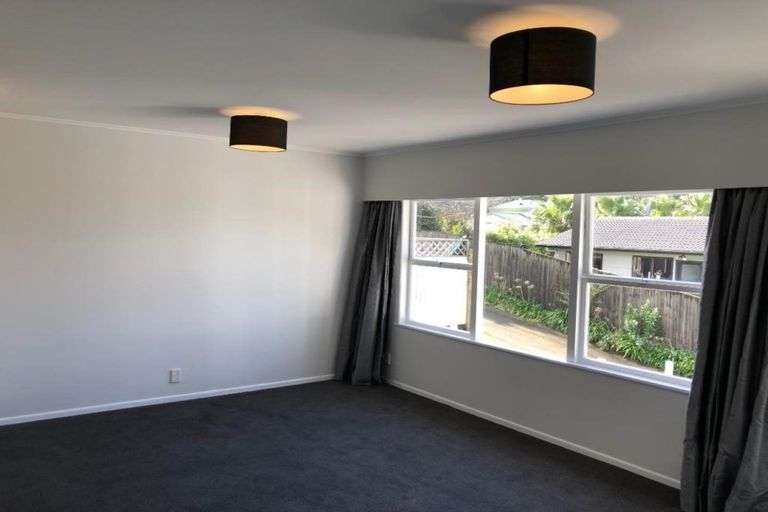 Photo of property in 6a Tallington Crescent, Torbay, Auckland, 0630