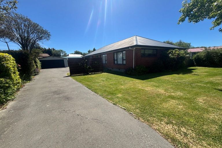 Photo of property in 27 Lochee Road, Upper Riccarton, Christchurch, 8041