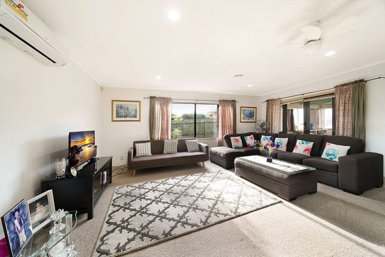 Photo of property in 12 Palmer Avenue, Glen Eden, Auckland, 0602