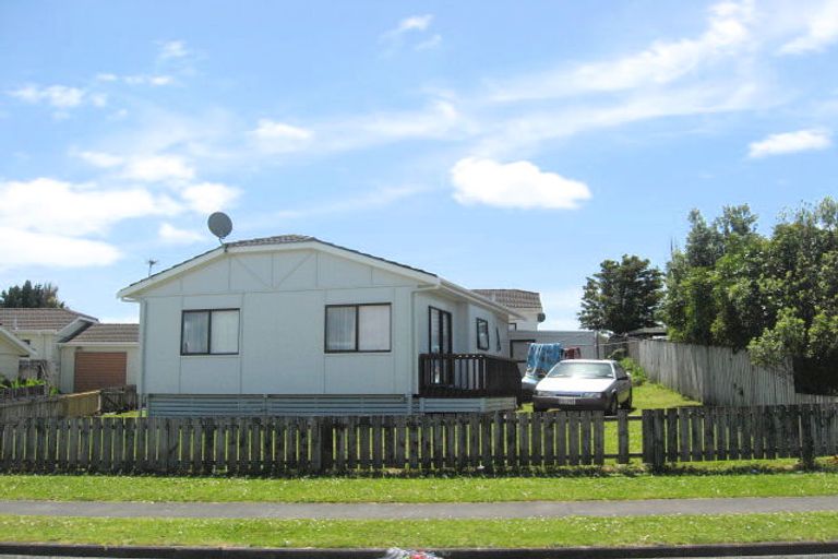 Photo of property in 14 Maplesden Drive, Clendon Park, Auckland, 2103