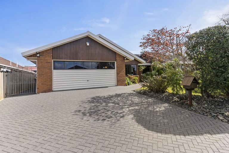 Photo of property in 17 Channing Crescent, Botany Downs, Auckland, 2010