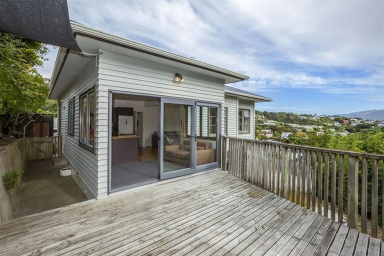 Photo of property in 21 Kiriwai Road, Paremata, Porirua, 5024