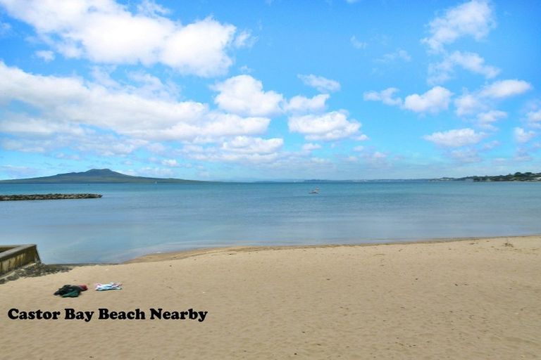 Photo of property in 1/84 Beach Road, Castor Bay, Auckland, 0620
