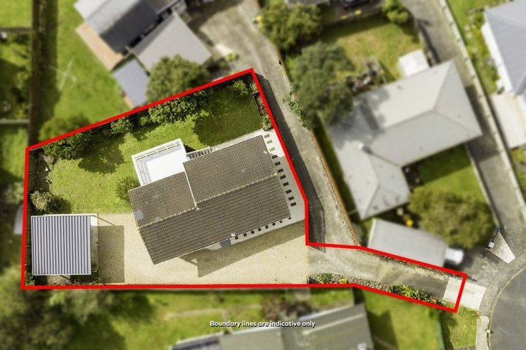Photo of property in 15 Lendic Avenue, Henderson, Auckland, 0612