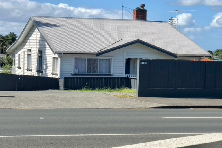Photo of property in 3183 Great North Road, New Lynn, Auckland, 0600