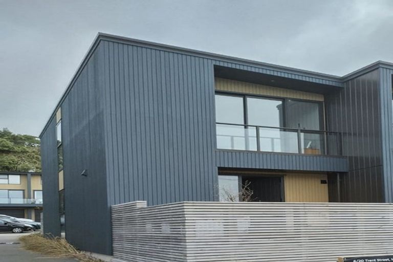 Photo of property in 2/20 Trent Street, Island Bay, Wellington, 6023