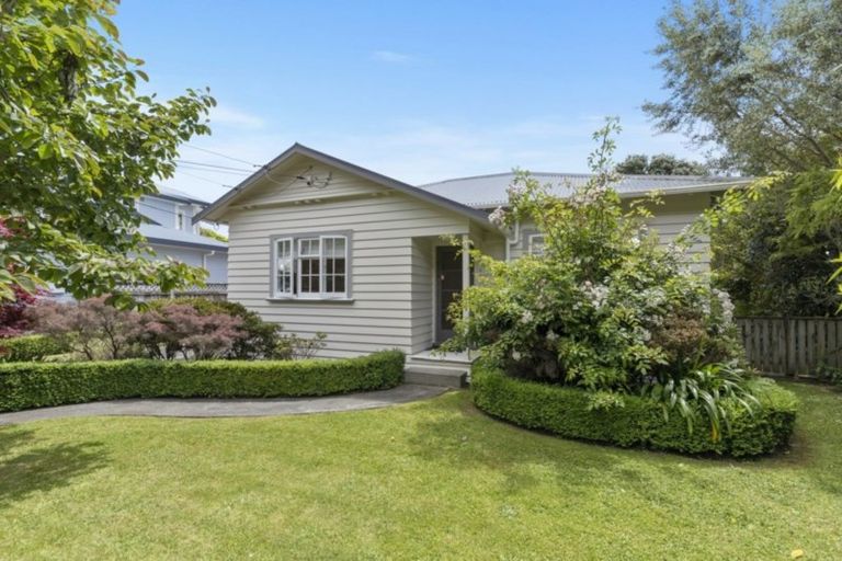 Photo of property in 5 Woodvale Grove, Fairfield, Lower Hutt, 5011