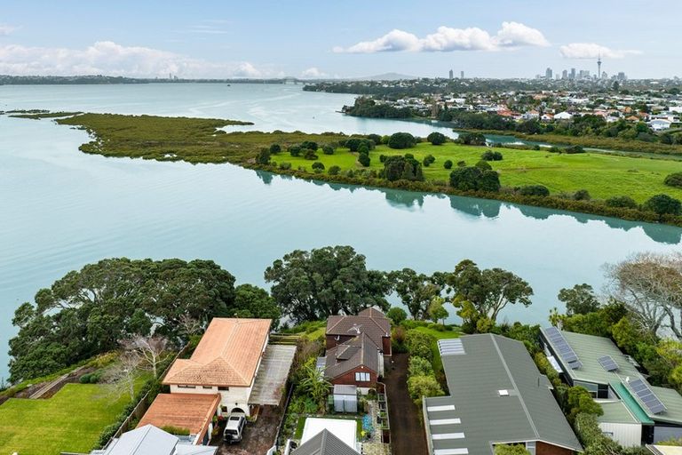 Photo of property in 9a Lynch Street, Point Chevalier, Auckland, 1022