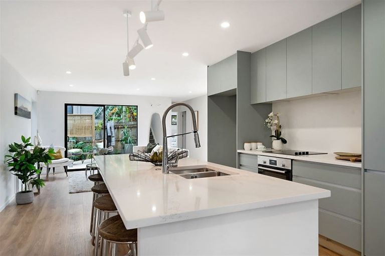 Photo of property in 40c Nikau Street, New Lynn, Auckland, 0600