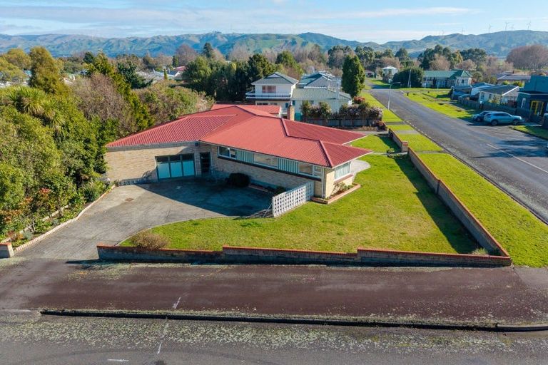 Photo of property in 18 Richardson Street, Woodville, 4920