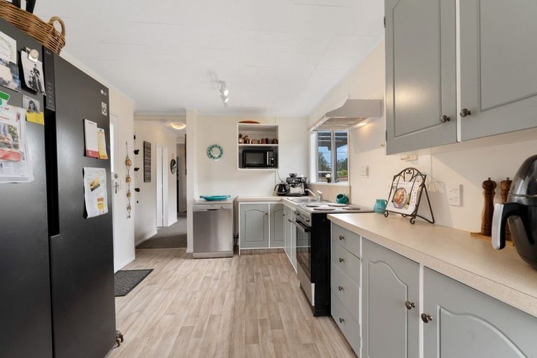 Photo of property in 16 Puriri Road, Waikanae, 5036