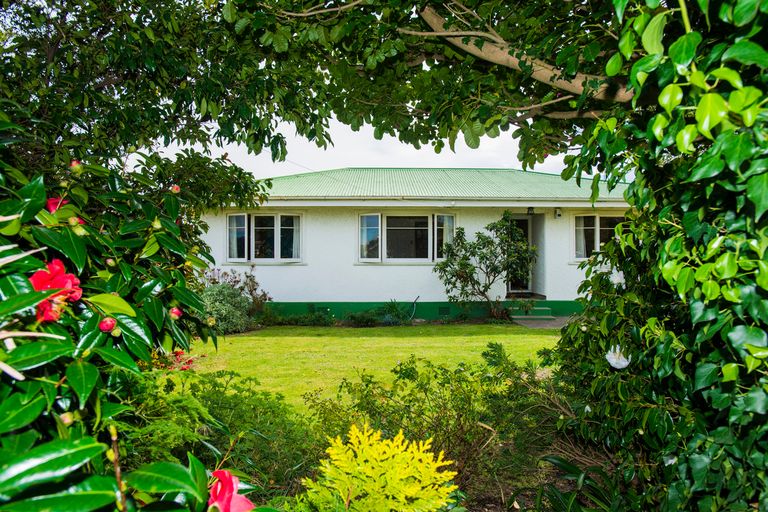 Photo of property in 215 Lytton Road, Elgin, Gisborne, 4010