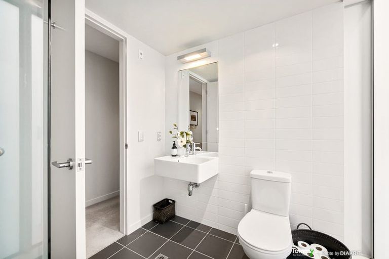 Photo of property in Portal Apartments, 7b/42 Cable Street, Te Aro, Wellington, 6011