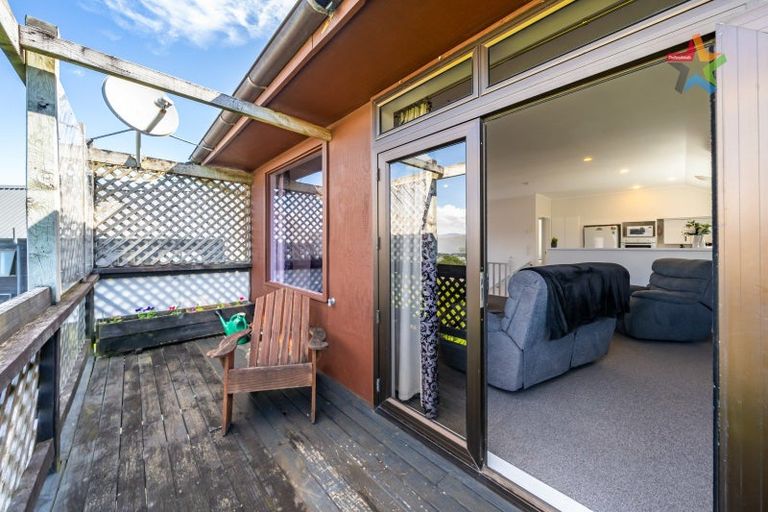 Photo of property in 24 Matuhi Street, Tirohanga, Lower Hutt, 5010