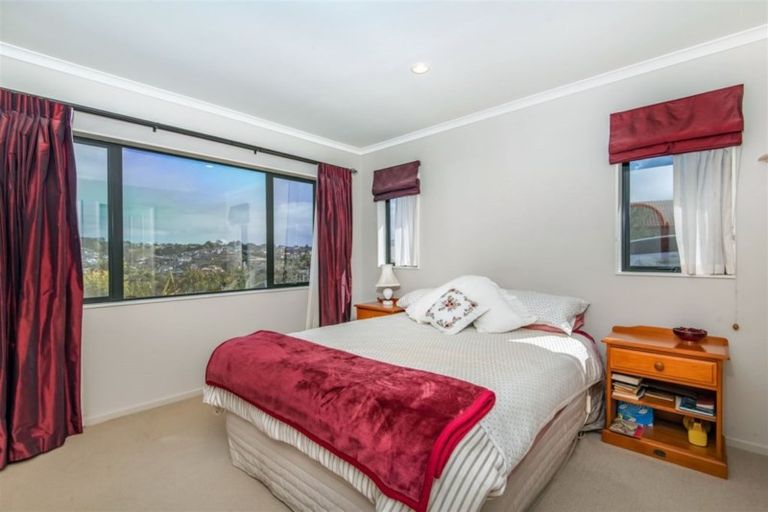 Photo of property in 24 Nimstedt Avenue, Oteha, Auckland, 0632