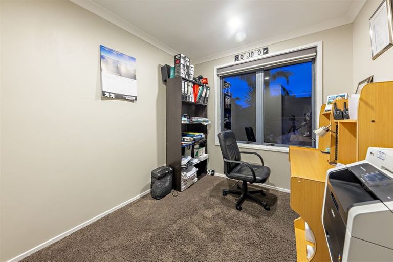 Photo of property in 43 Mt Lebanon Crescent, The Gardens, Auckland, 2105