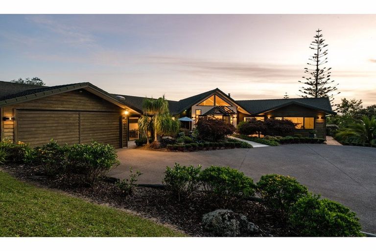 Photo of property in 2 Doves Bay Road, Kerikeri, 0294