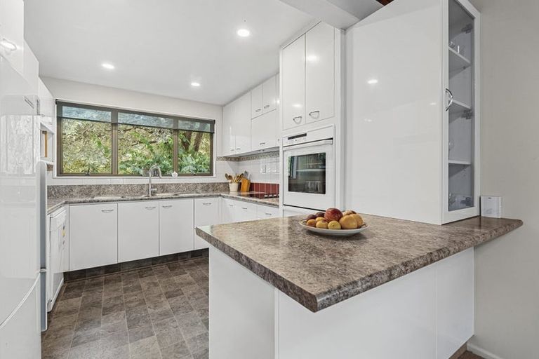 Photo of property in 6a Spencer Place, Merrilands, New Plymouth, 4312
