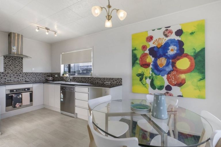 Photo of property in 71 Burundi Avenue, Clendon Park, Auckland, 2103
