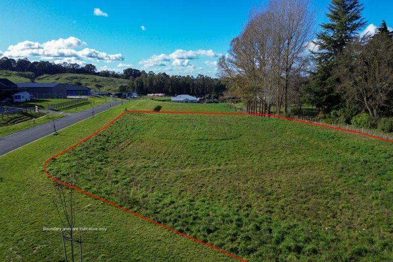 Photo of property in 2 Willow Lane, Acacia Bay, 3385