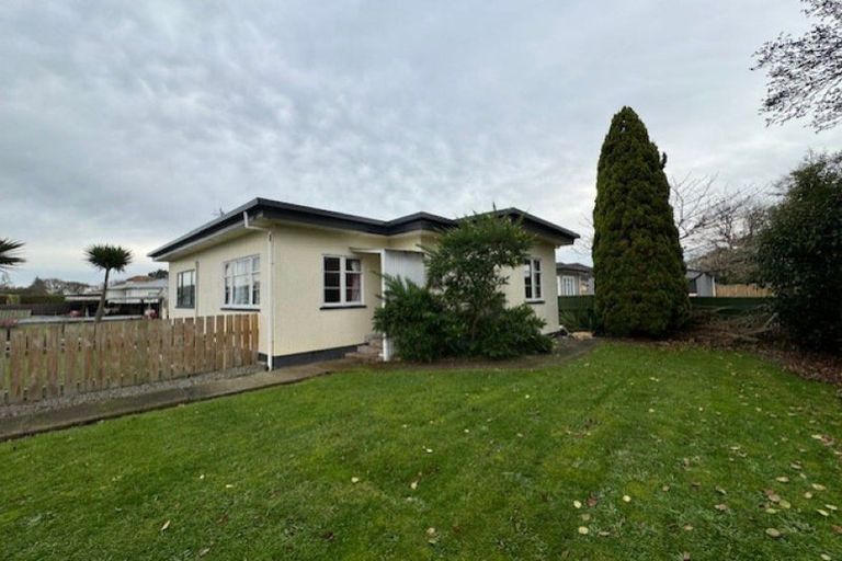 Photo of property in 2 Hobson Place, Takaro, Palmerston North, 4412