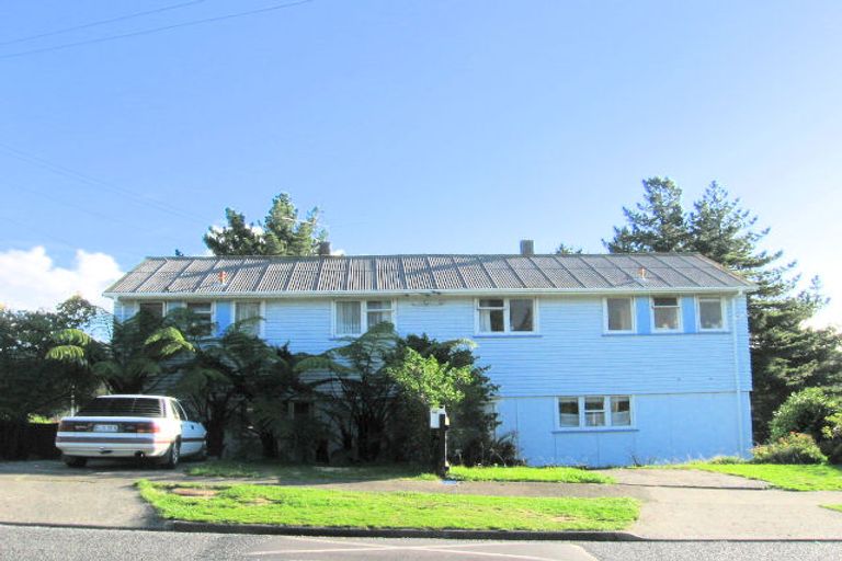 Photo of property in 44-46 Sievers Grove, Cannons Creek, Porirua, 5024