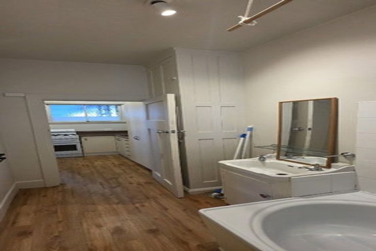 Photo of property in Devonport Apartments, 31/127 Saint Aubyn Street, New Plymouth, 4310