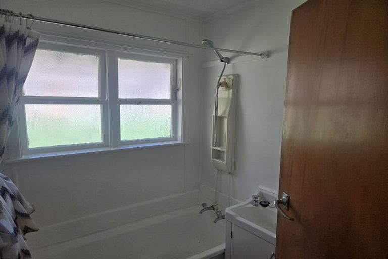 Photo of property in Rosalie Flats, 4/1034 Fergusson Drive, Clouston Park, Upper Hutt, 5018