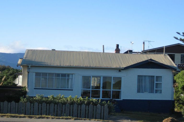Photo of property in 80 Marine Parade, Otaki Beach, Otaki, 5512