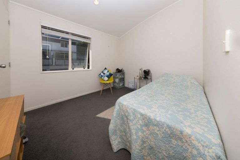 Photo of property in 4j/20 Ian Marwick Place, Birkenhead, Auckland, 0626