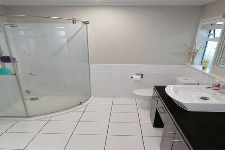 Photo of property in 32 Davis Grove, Wainuiomata, Lower Hutt, 5014