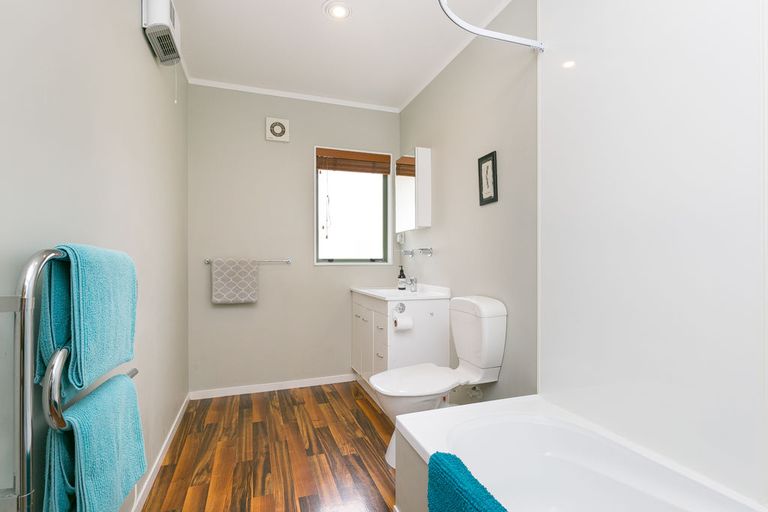 Photo of property in 8 Lingard Grove, Brooklyn, Wellington, 6021