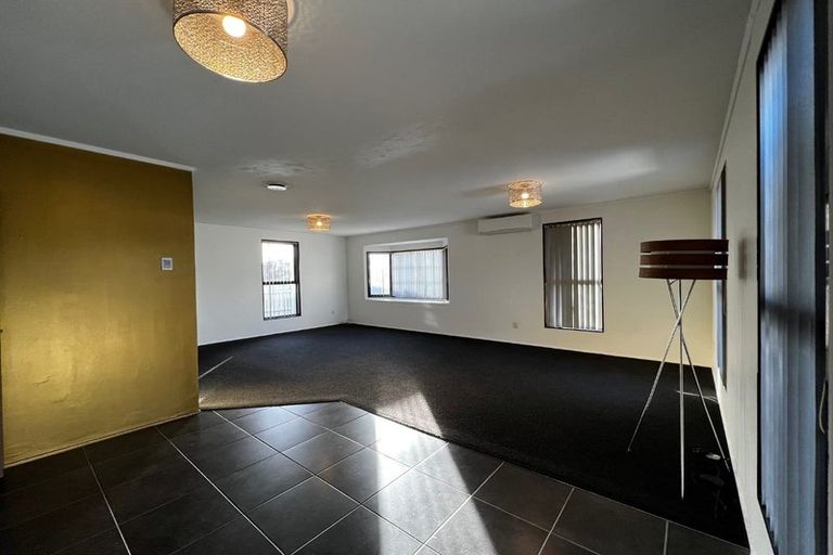 Photo of property in 1/6 Manuka Road, Glenfield, Auckland, 0629