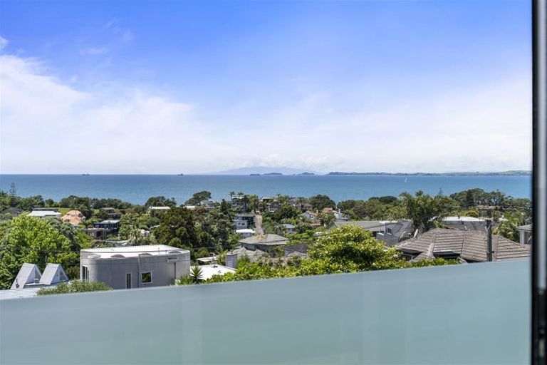 Photo of property in 10a Eastcliffe Road, Castor Bay, Auckland, 0620