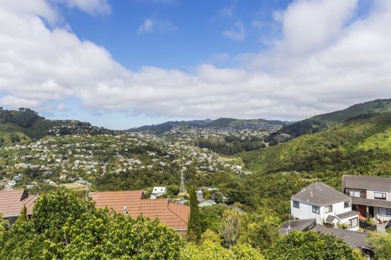 Photo of property in 1 Chequers Way, Crofton Downs, Wellington, 6035