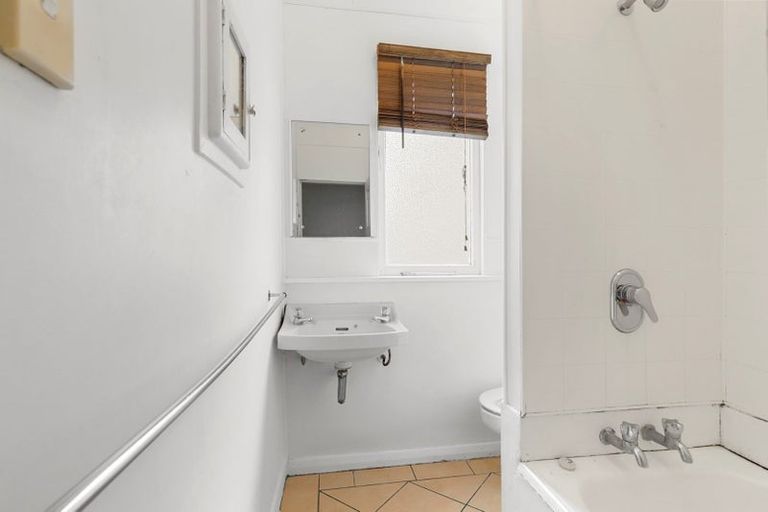 Photo of property in 1/28 Ribble Street, Island Bay, Wellington, 6023