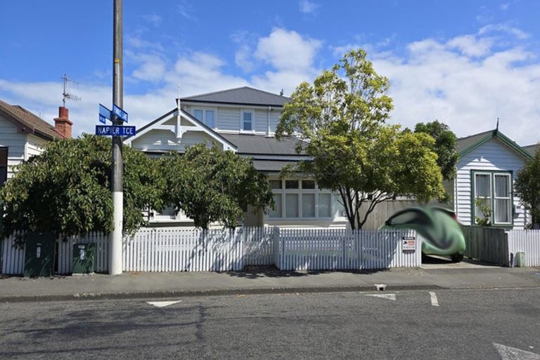 Photo of property in 40 Napier Terrace, Hospital Hill, Napier, 4110