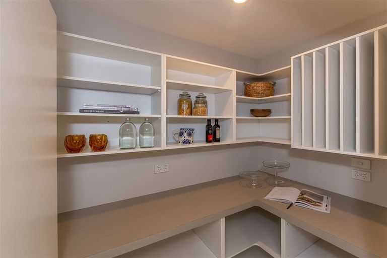 Photo of property in 2 Levinge Lane, Hillmorton, Christchurch, 8024