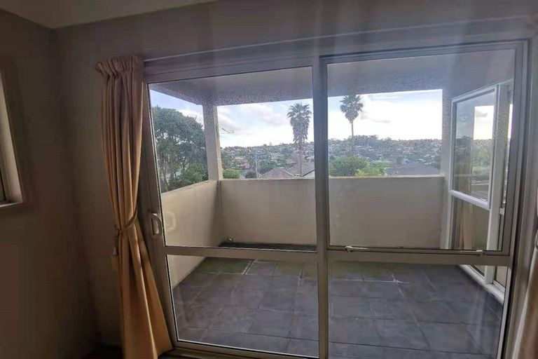 Photo of property in 40 Mandeville Place, Unsworth Heights, Auckland, 0632