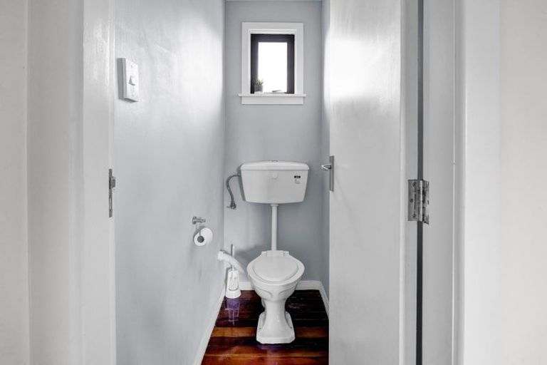 Photo of property in 14 Karaka Street, Merrilands, New Plymouth, 4312