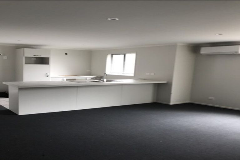 Photo of property in 129 Tidal Road, Mangere, Auckland, 2022