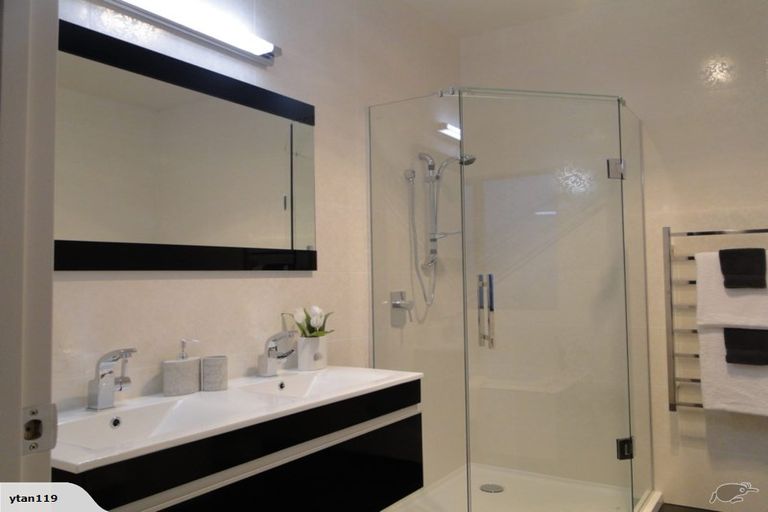 Photo of property in 10 Namsan Close, Fairview Heights, Auckland, 0632