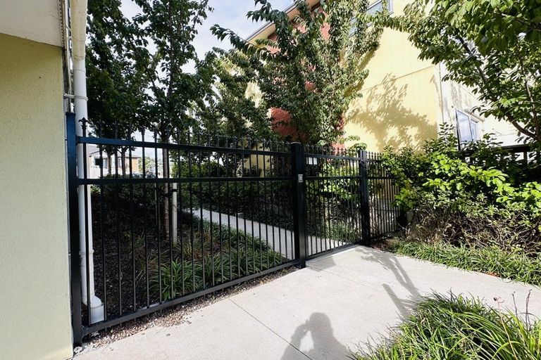 Photo of property in 10/11 Ray Small Drive, Papakura, 2110