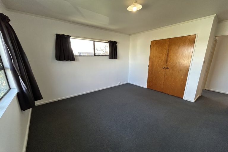 Photo of property in 1/2 Hueglow Rise, West Harbour, Auckland, 0618